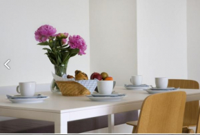 Osean by BLOSS luxe appartement met frontaal zeezicht, binnenzwembad en parking
